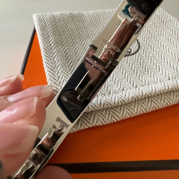 Hermēs CLIC H Bracelet - Marron Glacé - Picture 9 of 10